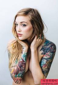 Modello di tatuaggio ragazza braccio fiore europeo e americano