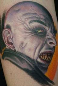 Modeli i tatuazhit me ngjyra të frikshme të vampirëve me ngjyra
