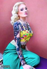 Modni uzorak djevojke za tetovažu