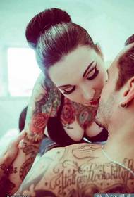 Modello di tatuaggio femminile di stile