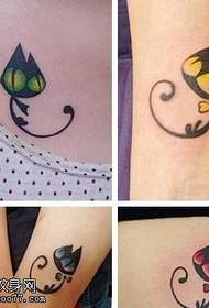 Modeli i tatuazhit të vajzave kotele absolutisht i lezetshëm
