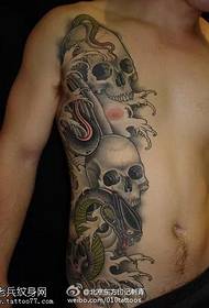 Modello di tatuaggio classico gioco serpente
