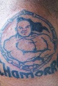 Spalla semplice macho nel modello del tatuaggio del cerchio
