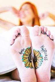 Mieli mažieji ramunėlės perteikia laimingos asmenybės tatuiruotę