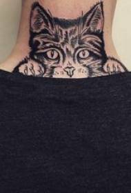 Kattetatovering guttehals bak svart katt tatoveringsbilde