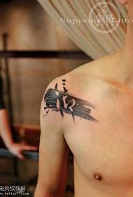 Чоловічий сплеск фарби татуювання візерунок