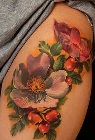 Hermosos tatuajes de flores que la mayoría de las chicas no pueden prescindir