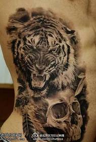Mabangis na pattern ng tattoo ng tigre skull