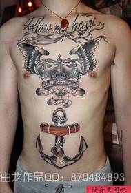 Petto popolare classico corona e ancora tatuaggio