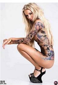 лубање жена тетоважа узорак