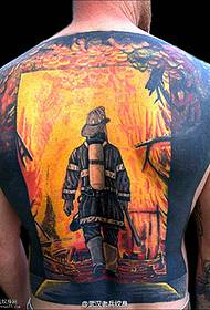 Tattoo-foto's bring hulde aan helde: brandweerman-tatoeëringpatroon vuur tatoeëermateriaal reeks