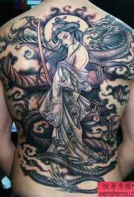 Прохладный мужской татуировки гейши