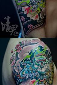 Lalaki braso klasikong cool na pattern ng Tang lion tattoo
