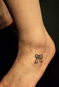Lady lábát kis pillangó tetoválás minta