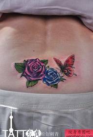 ແອວທີ່ສວຍງາມດ້ວຍດອກກຸຫລາບທີ່ມີສີສັນທີ່ສວຍງາມແລະຮູບແບບ tattoo butterfly