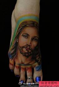 Modello femminile del tatuaggio del ritratto di Gesù del collo del piede sul collo del piede