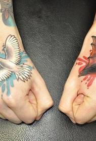 تصویر تاتو خفاش دست راست عقاب دست چپ