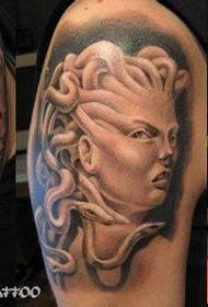 Arm vackra och populära Medusa tatueringsmönster