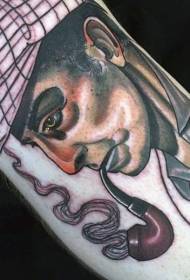 Moderna tradicionalna šarena tetovaža za pušenje