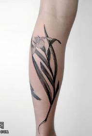 Sariwang at atmospheric daffodil tattoo pattern