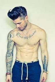 Modellu europeu è americanu di moda masculina bella foto di tatuaggi
