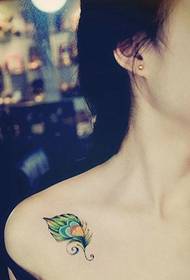 Adatto per ragazze, alcuni bellissimi tatuaggi dall'aspetto