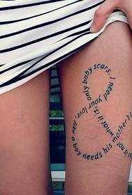 Totngilîzî totem tattoo bi kesayetiya super li ser lingên jinan
