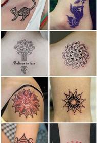 Petits tatouages exquis à motifs multiples