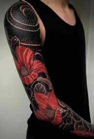 Modelet tradicionale të tatuazheve për krahë mashkulli dominues të luleve të zezë
