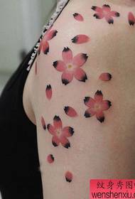 Bèl koulè fanm bèl nan Cherry blossom modèl tatoo
