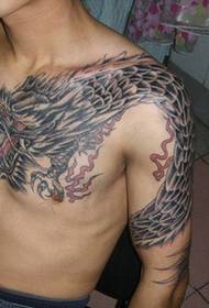 Tatouage de dragon diabolique châle dominateur