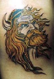 Modello tatuaggio color guerriero biondo vichingo
