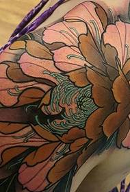 Hermoso patrón de tatuaje de flores que puede darte una sensación