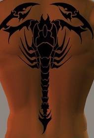 Uralkodó izom ember vissza nagy fekete Scorpion totem működik