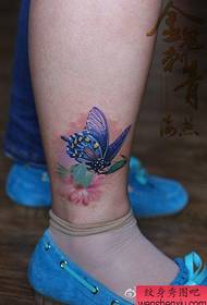 Vackra coola färg fjärils tatuering mönster för kvinnliga ben