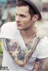 Modello tatuaggio uomo