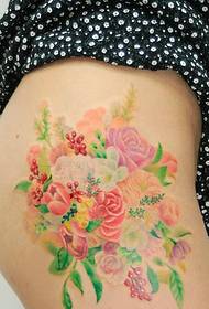 një grup me tatuazhe tatuazhe me lule shumë të bukura shumë të bukura