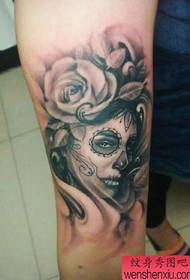 Silaha, mwili wa marehemu, muundo mzuri wa tattoo