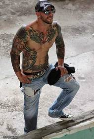Modello di tatuaggio moda maschile