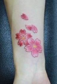 Mchoro wa Tatoo la Kike: Picha ya Sura ya Uwekaji Tatuni ya Sakura