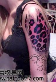 Leopardo tatuiruotės modelis, kuris patinka mergaitėms