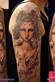 Modèle de tatouage de beau geisha de bras de garçons