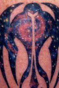 Modello tribale posteriore del tatuaggio dell'astronauta colorato