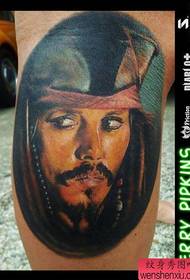 Brako bela kaj populara kariba pirato Jack Captain tatuaje ŝablono