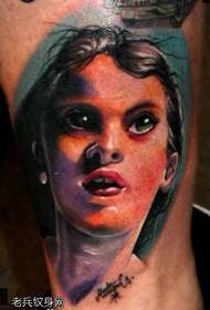 Modello tatuaggio braccio donna