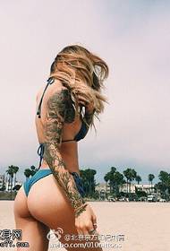 Patrón de tatuaje de brazo de flor grande de belleza sexy
