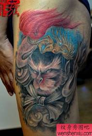 Ang cool na Qitian Dasheng Sun Wukong tattoo pattern sa mga binti