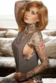 modeli tatuazh i gruas së luleve vizatimore