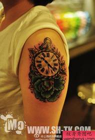 Hermoso reloj pop de bolsillo con patrón de tatuaje de rosas