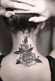 Рака за тетоважа за убавина, убава шема на тетоважа на цвеќиња